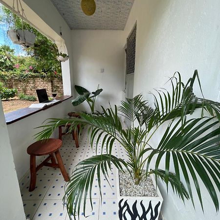 Savita House Diani Magutu Esterno foto